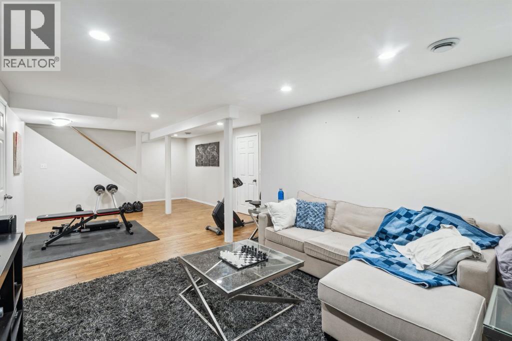 Photo 36 of 79 Woodbrook Road Sw, Calgary AB