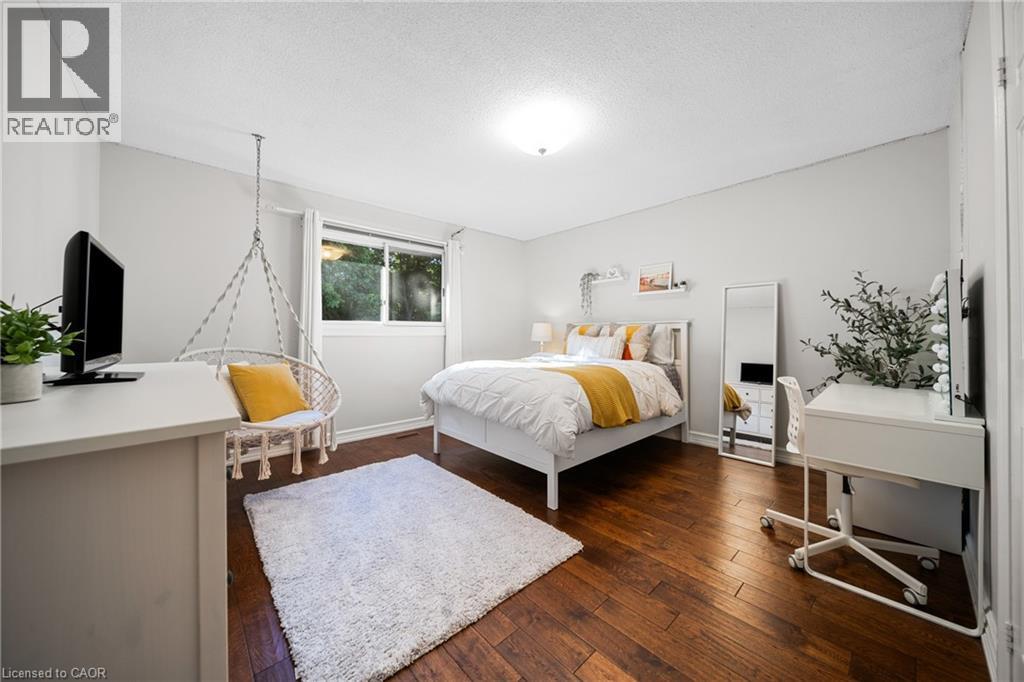 Photo 33 of 1246 Old Carriage Way, Oakville ON