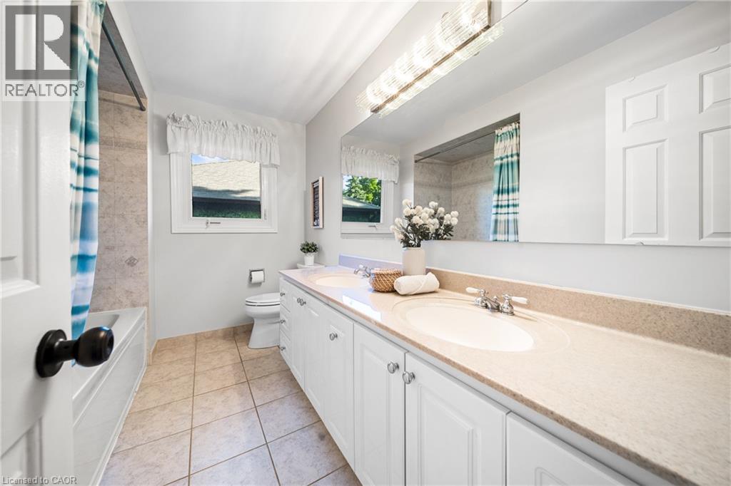 Photo 34 of 1246 Old Carriage Way, Oakville ON