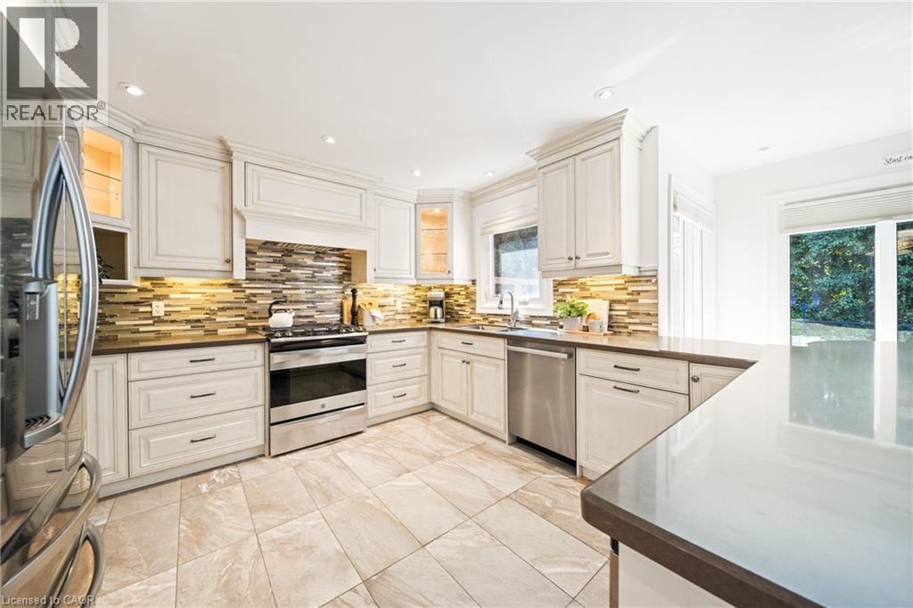 Photo 11 of 1246 Old Carriage Way, Oakville ON