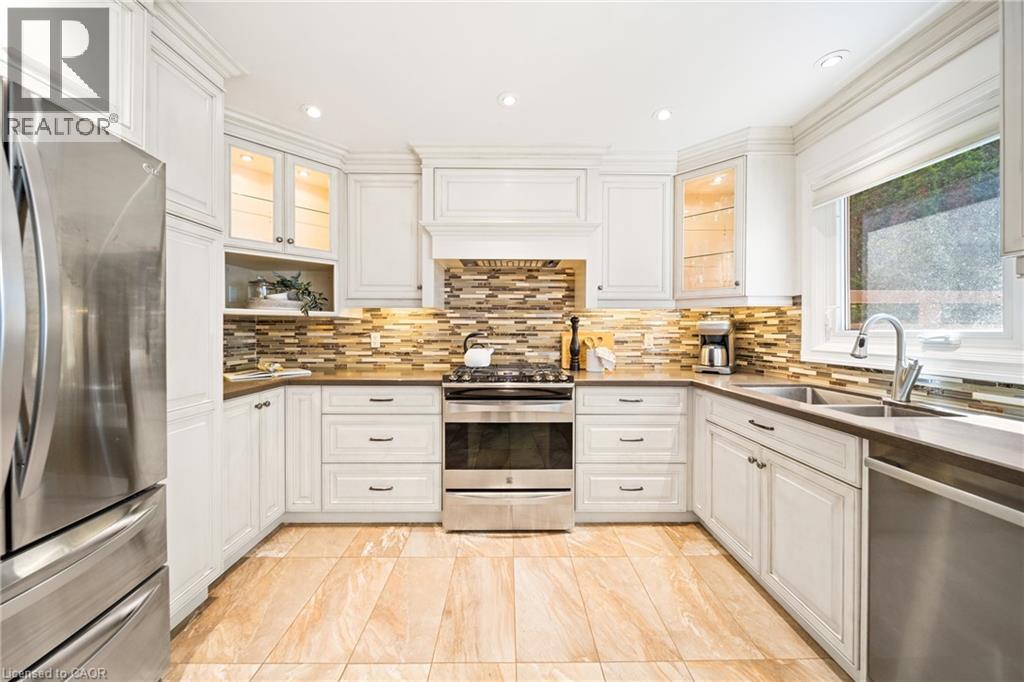 Photo 14 of 1246 Old Carriage Way, Oakville ON