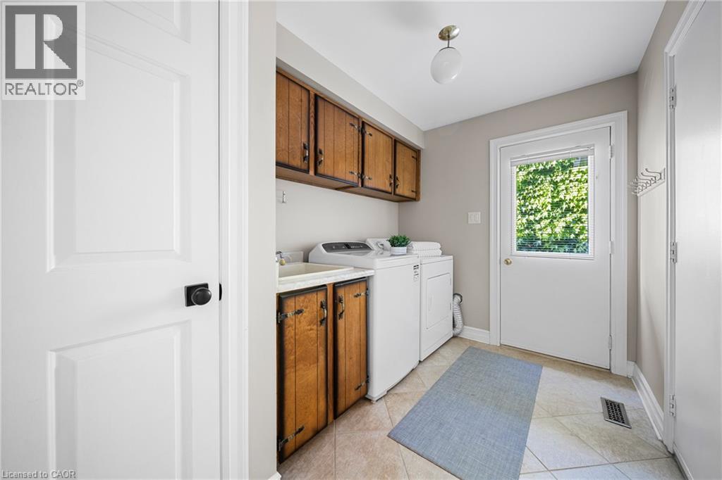 Photo 23 of 1246 Old Carriage Way, Oakville ON