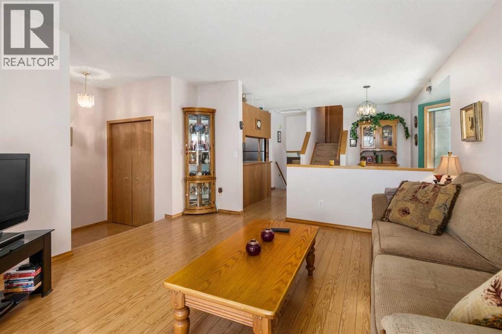 Photo 8 of 45 Costa Mesa Close Ne, Calgary AB