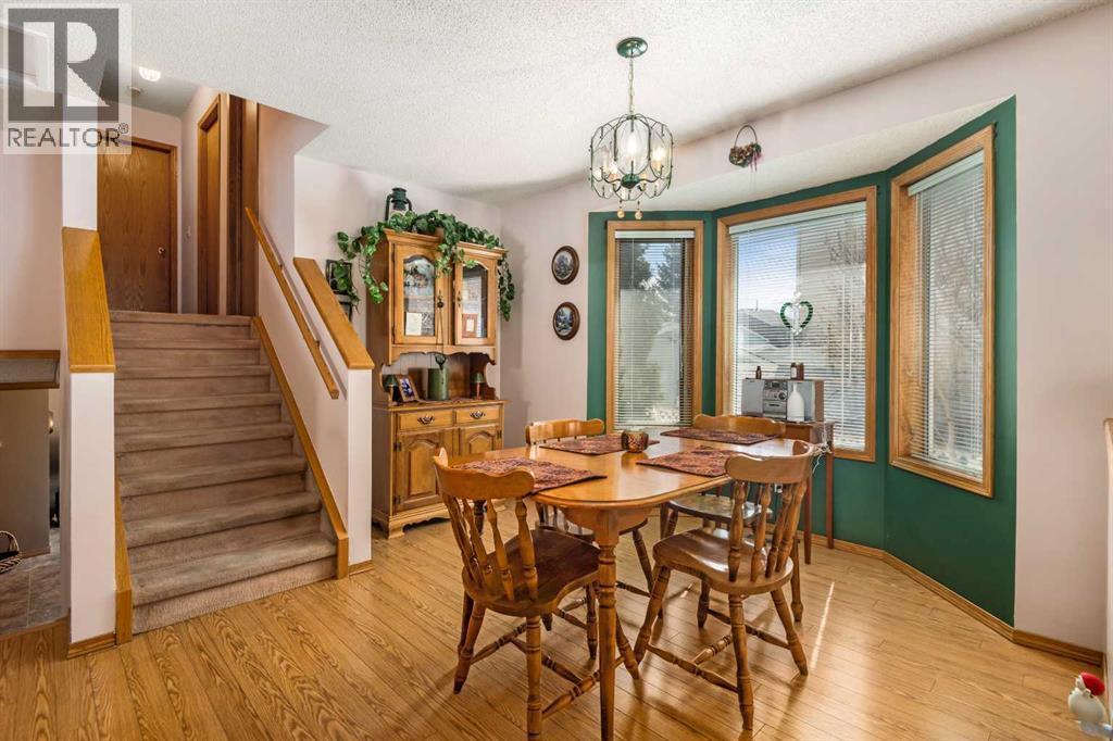 Photo 2 of 45 Costa Mesa Close Ne, Calgary AB