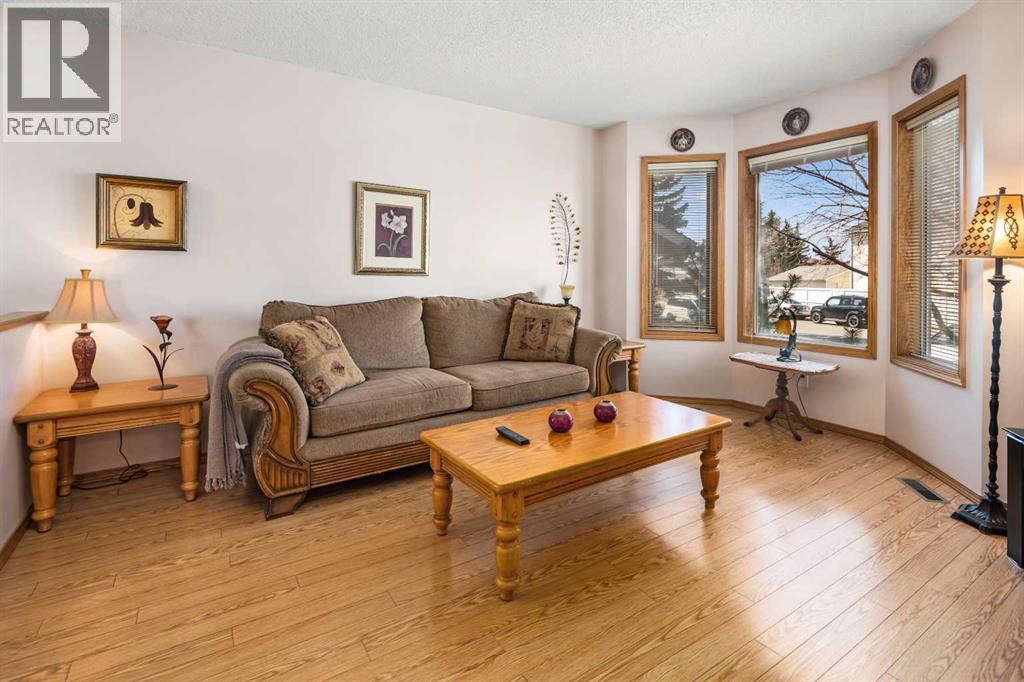 Photo 4 of 45 Costa Mesa Close Ne, Calgary AB