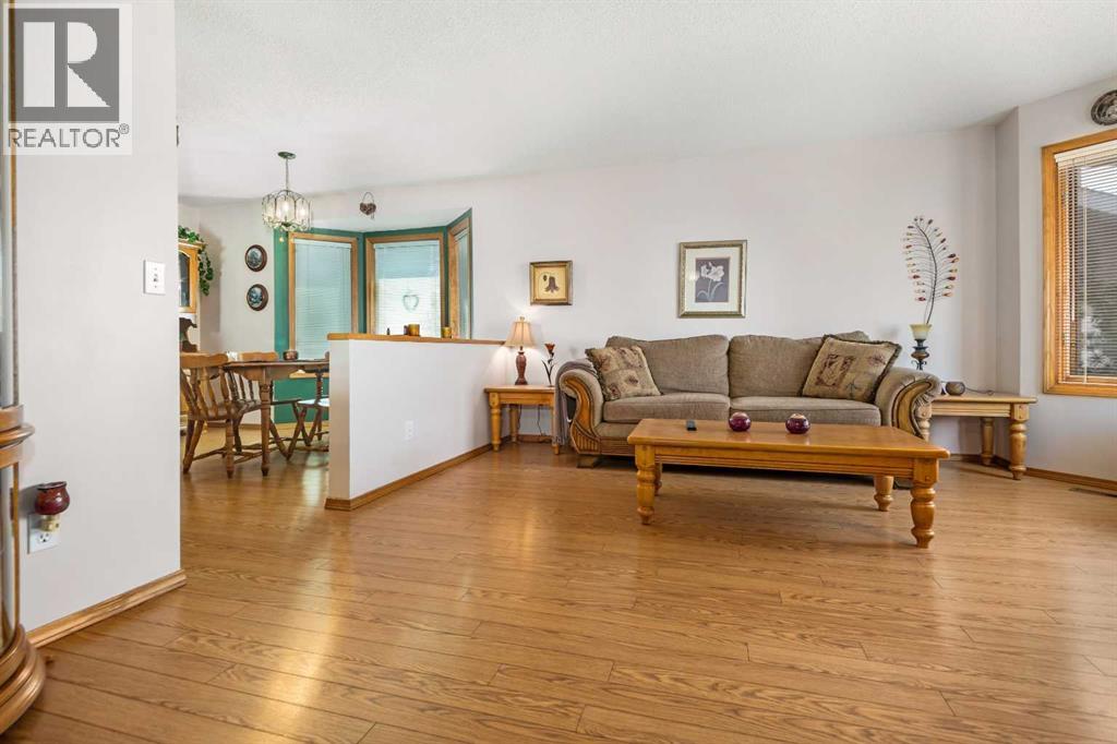 Photo 6 of 45 Costa Mesa Close Ne, Calgary AB