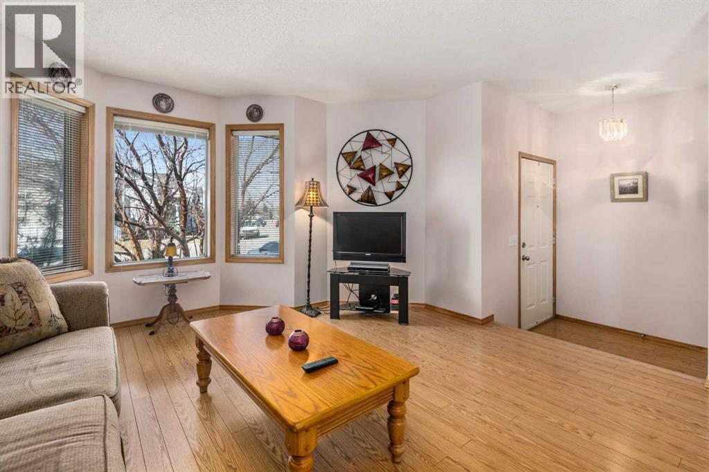 Photo 7 of 45 Costa Mesa Close Ne, Calgary AB