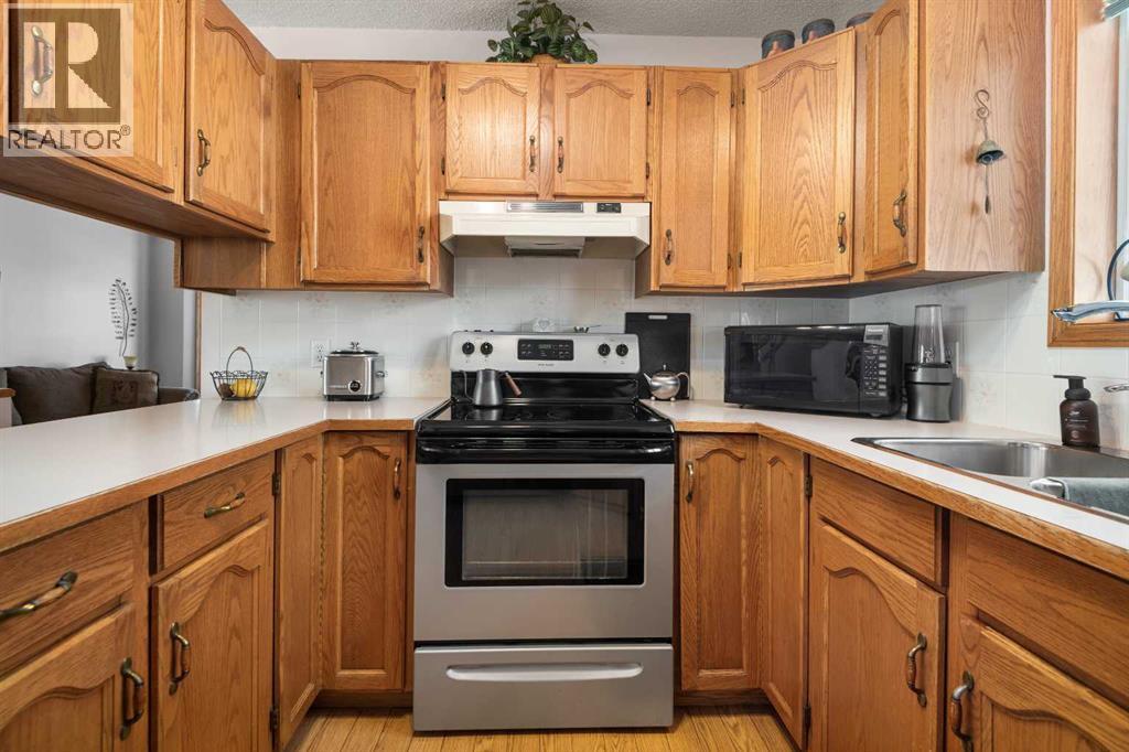 Photo 10 of 45 Costa Mesa Close Ne, Calgary AB