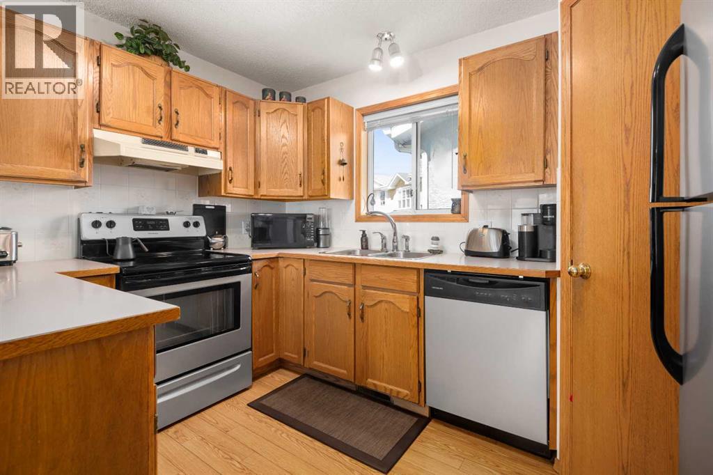 Photo 9 of 45 Costa Mesa Close Ne, Calgary AB