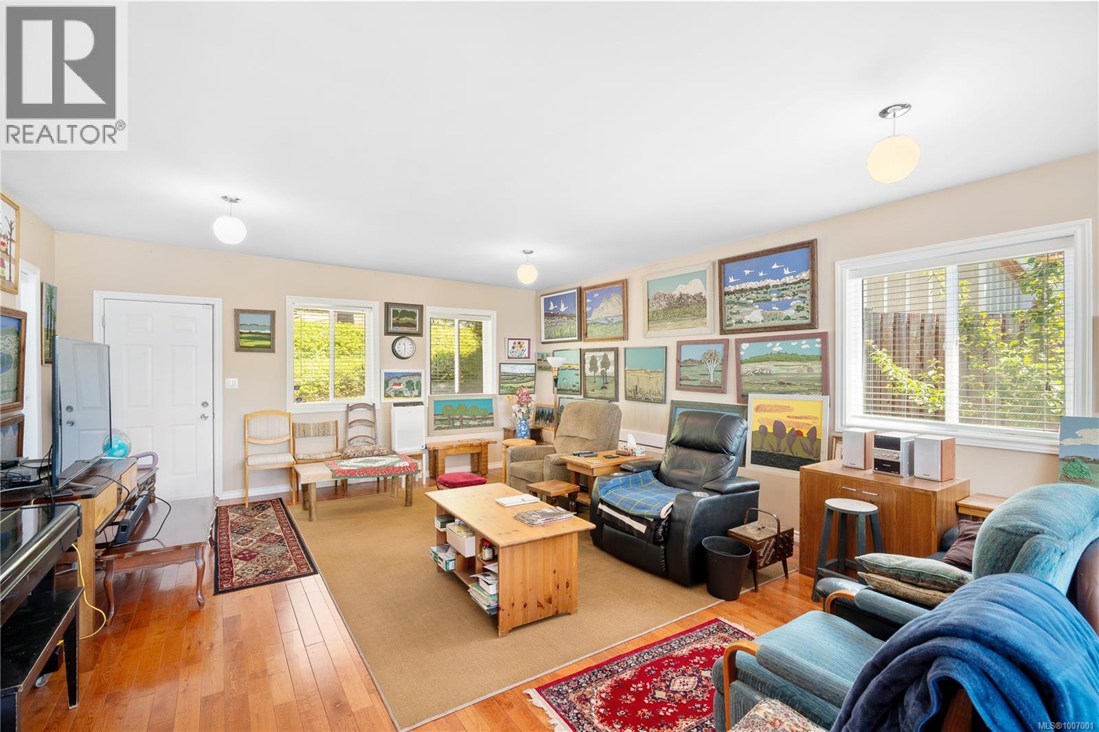 854 Royal Oak Ave, Saanich