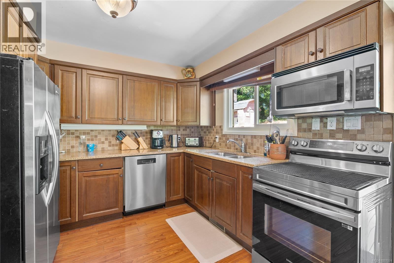 854 Royal Oak Ave, Saanich