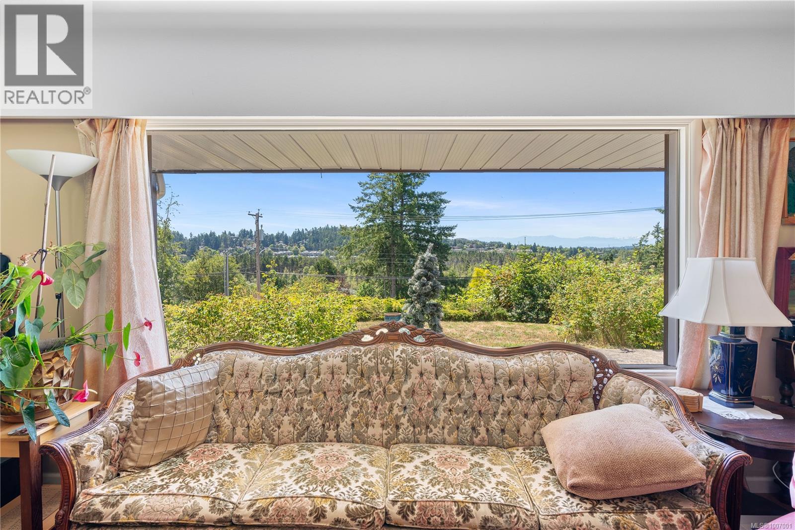 854 Royal Oak Ave, Saanich