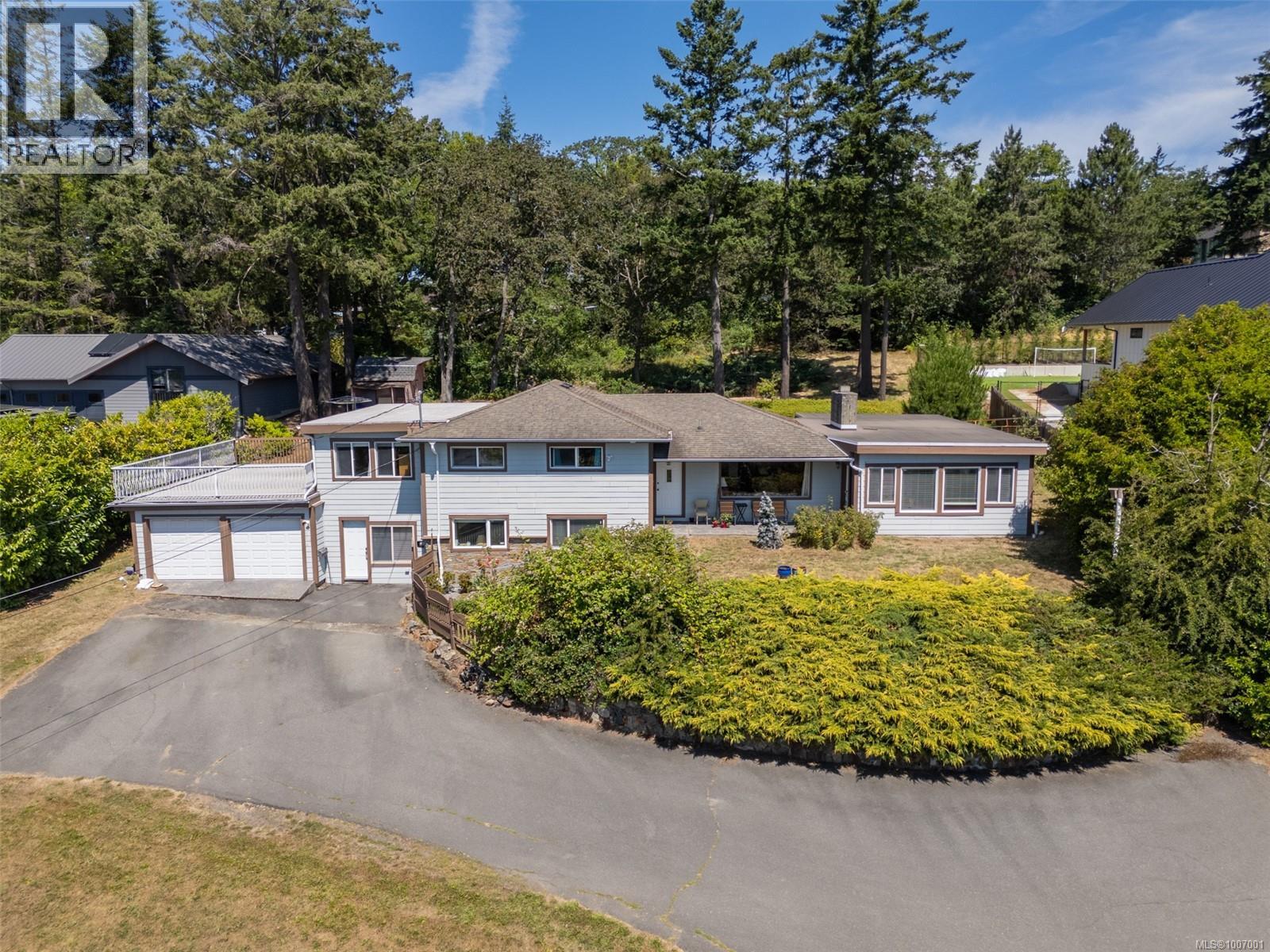 854 Royal Oak Ave, Saanich