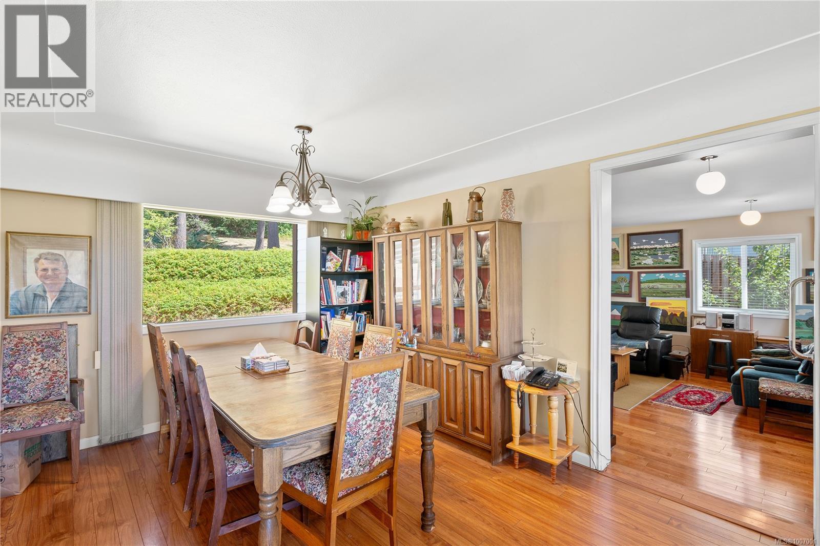 854 Royal Oak Ave, Saanich