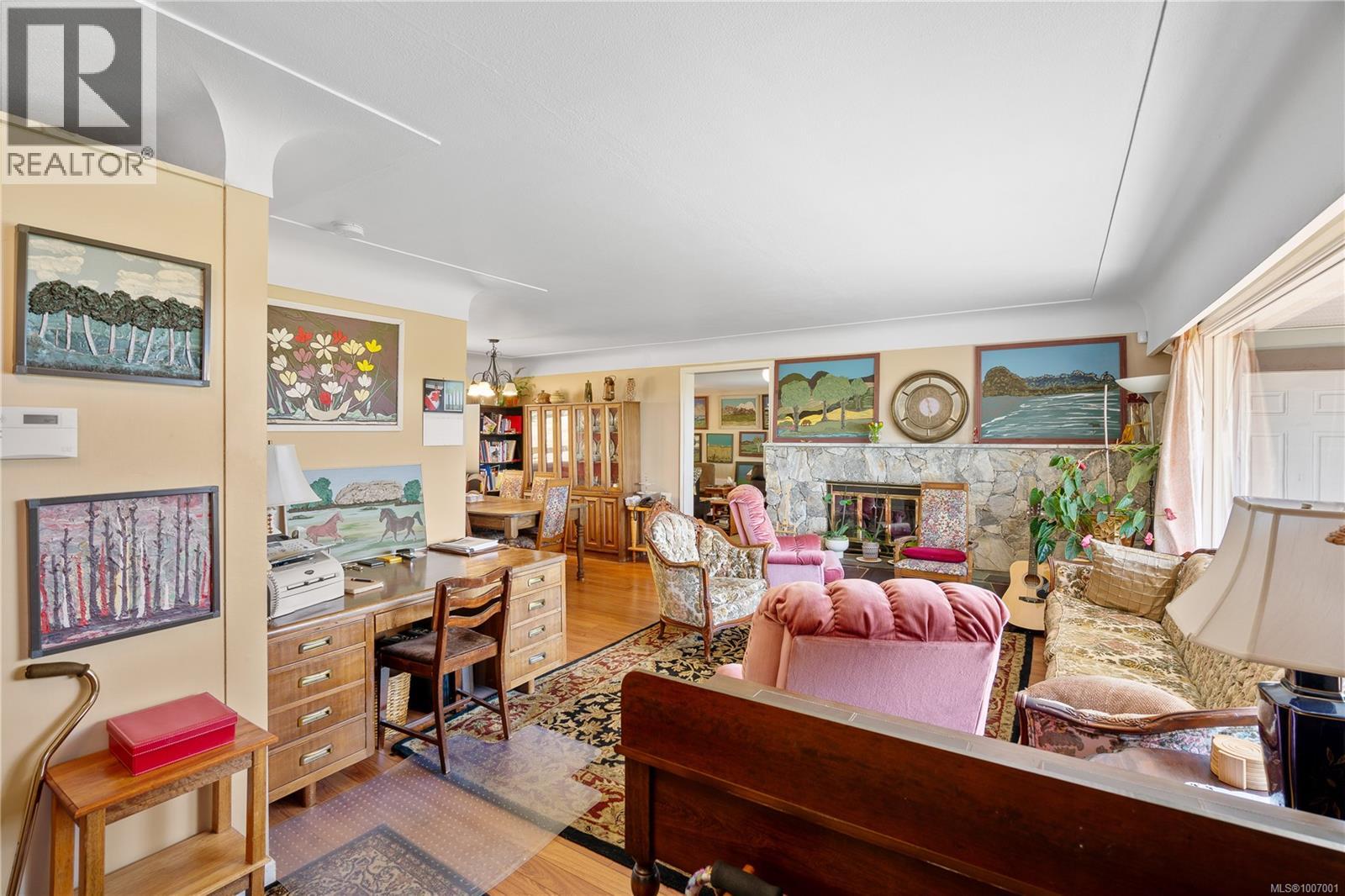 854 Royal Oak Ave, Saanich