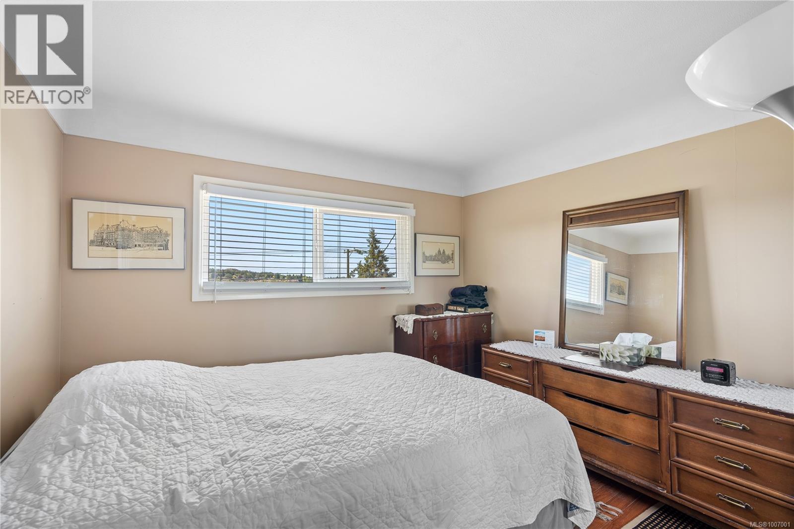 854 Royal Oak Ave, Saanich