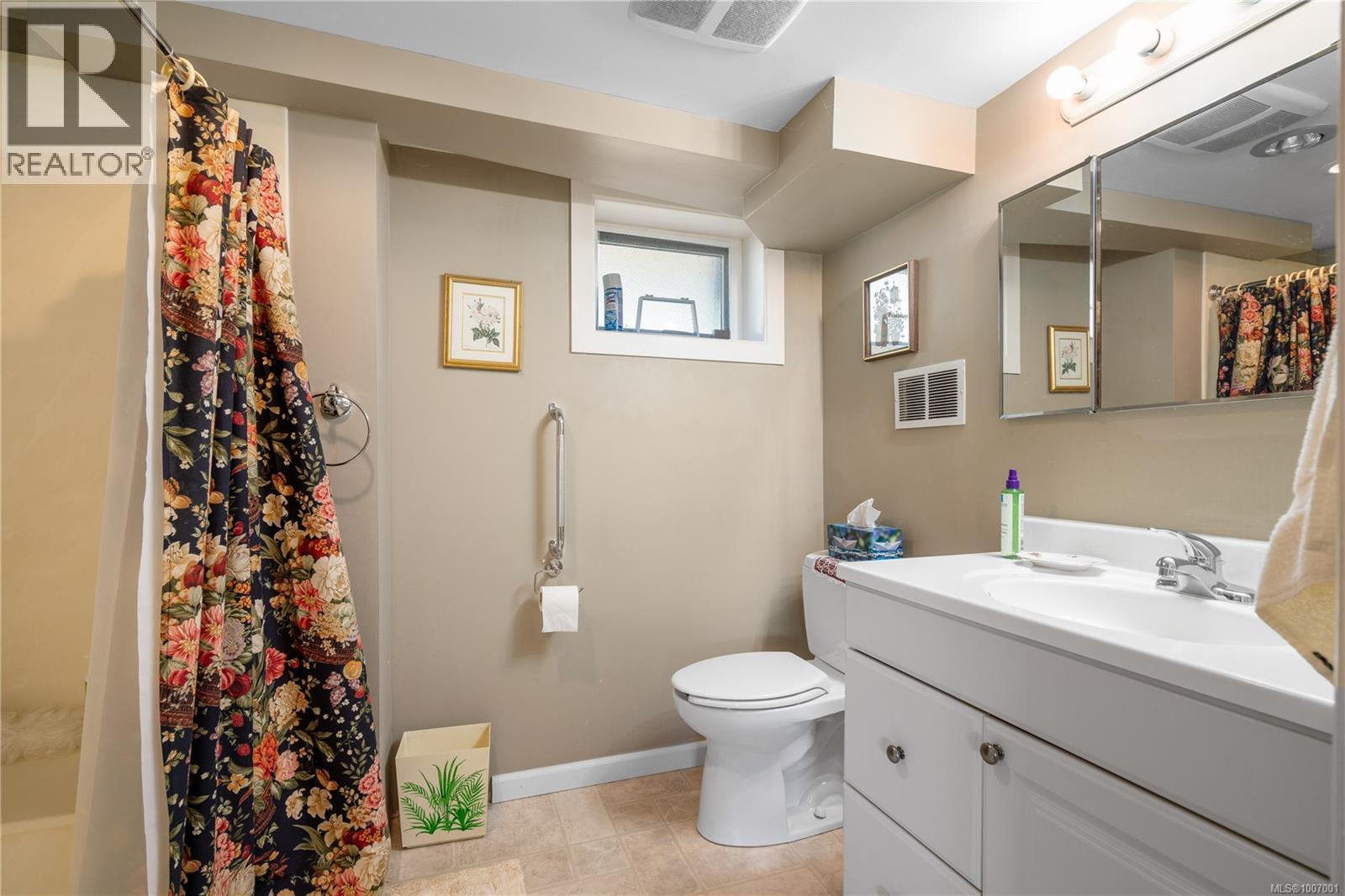 854 Royal Oak Ave, Saanich