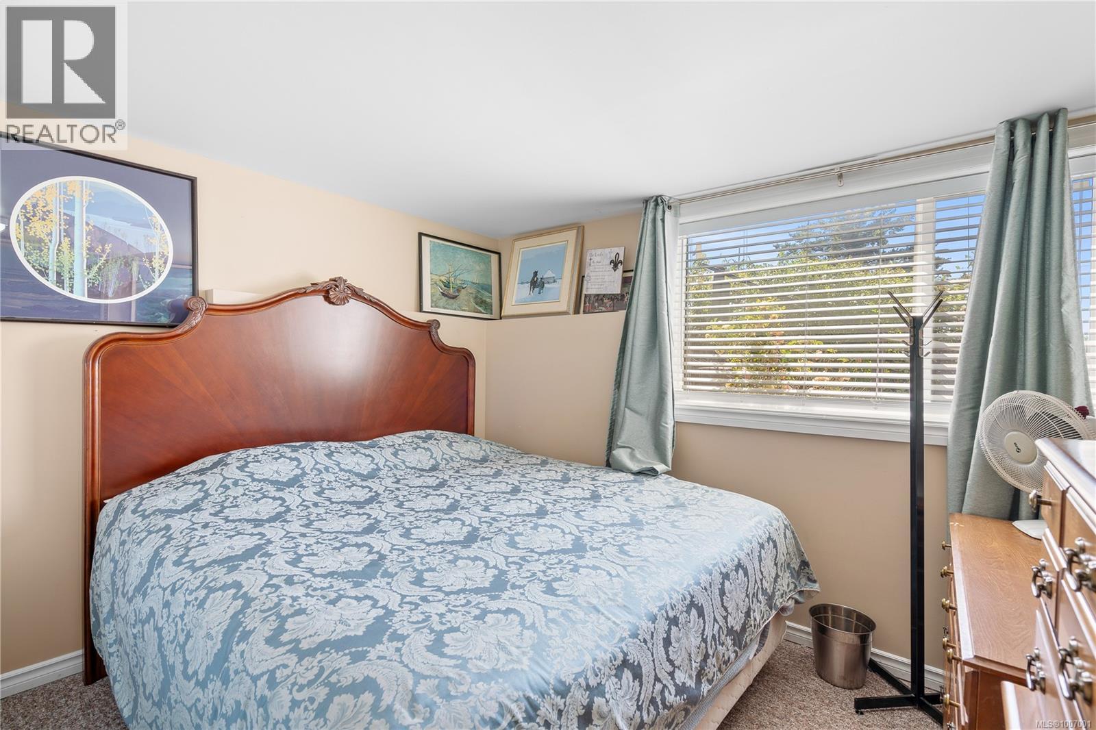 854 Royal Oak Ave, Saanich