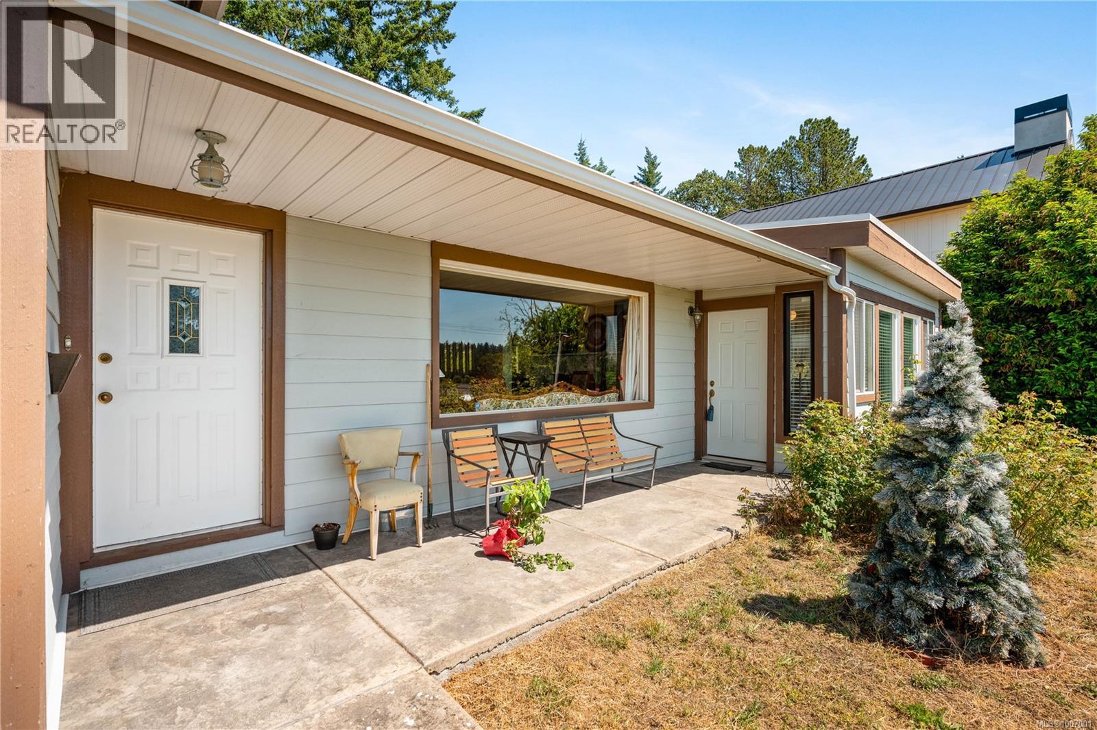 854 Royal Oak Ave, Saanich