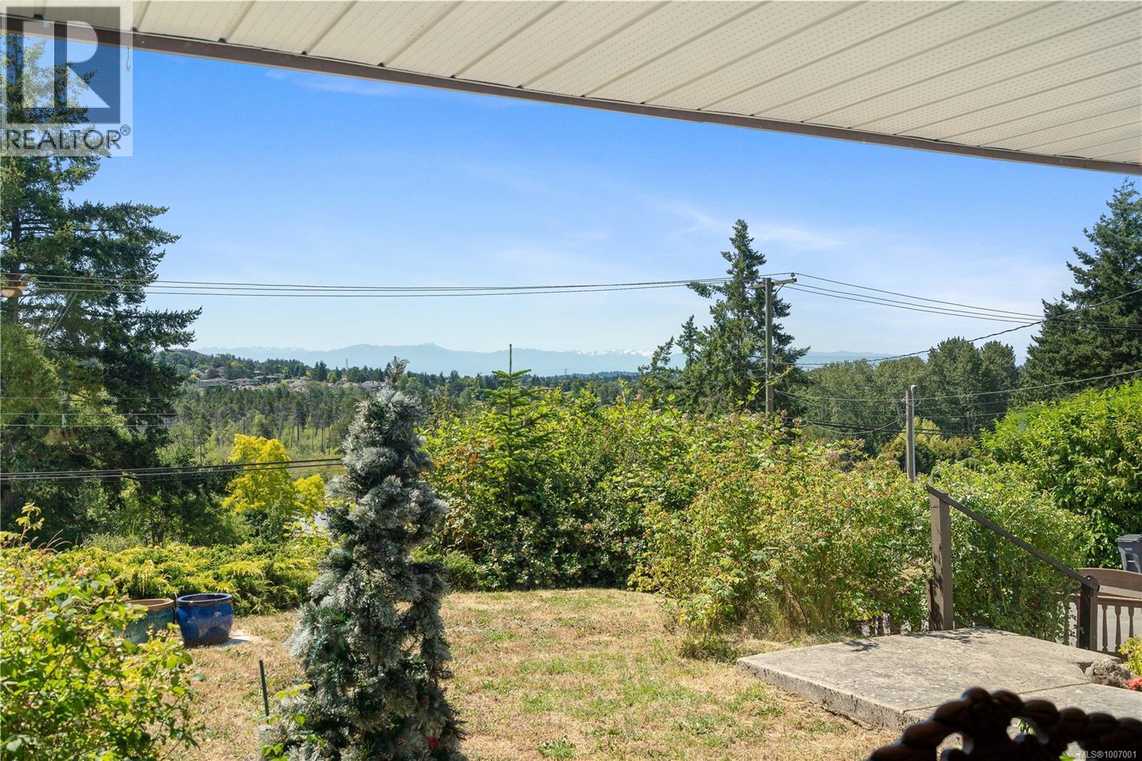854 Royal Oak Ave, Saanich