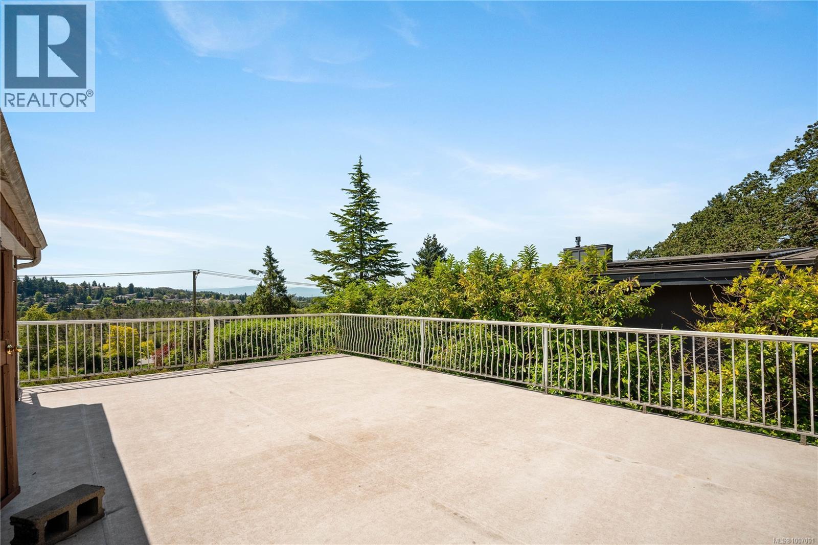 854 Royal Oak Ave, Saanich