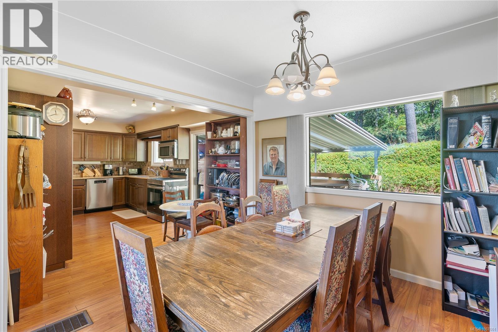 854 Royal Oak Ave, Saanich