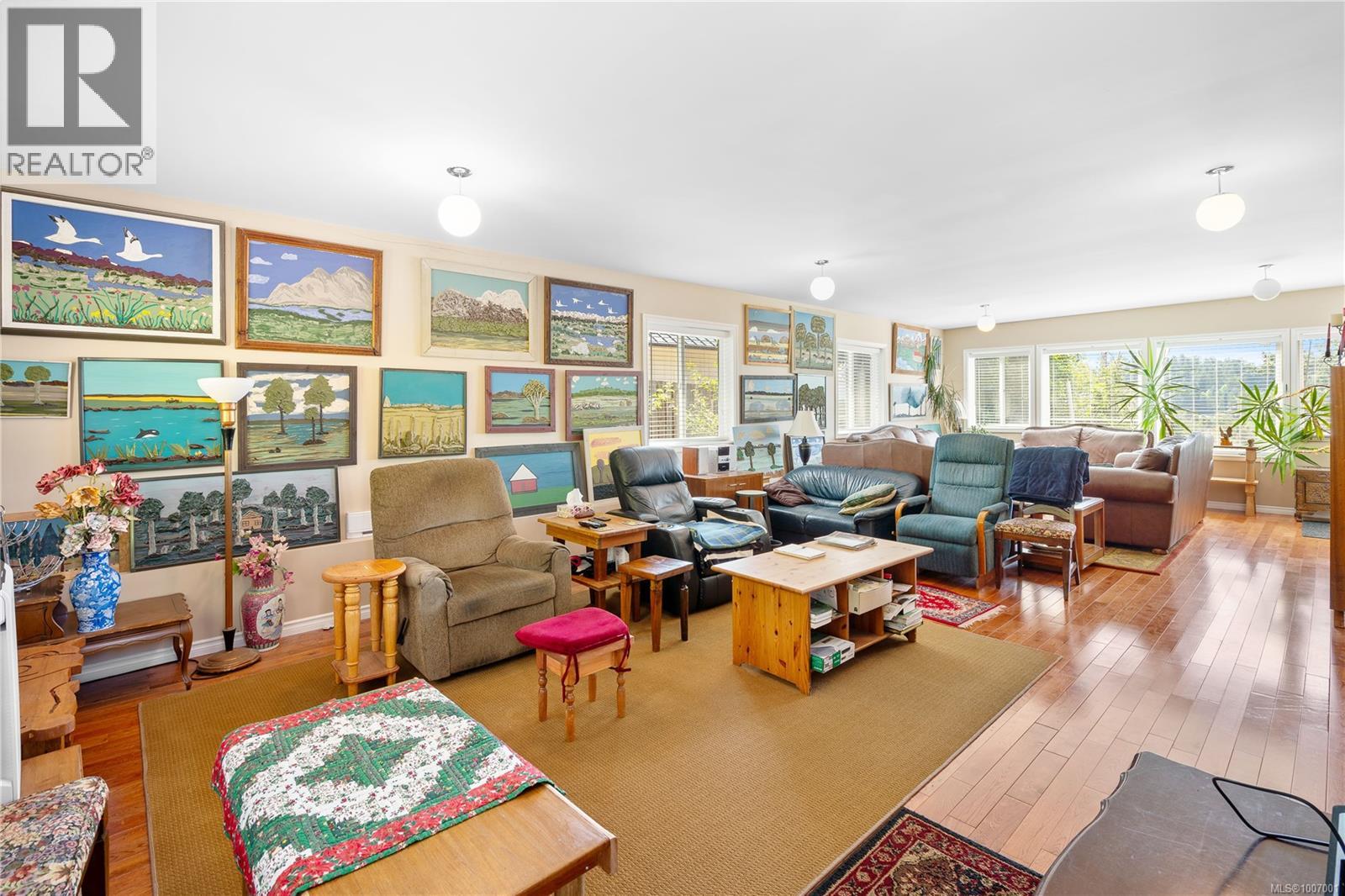 854 Royal Oak Ave, Saanich