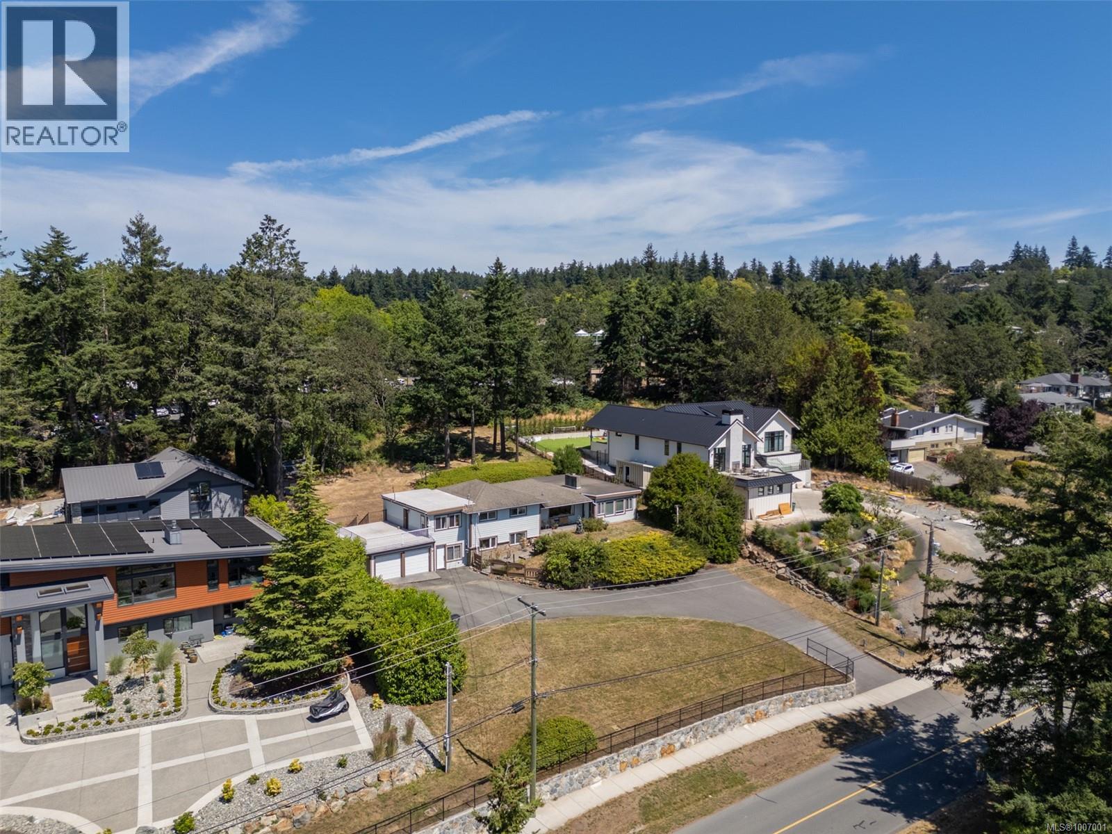 854 Royal Oak Ave, Saanich