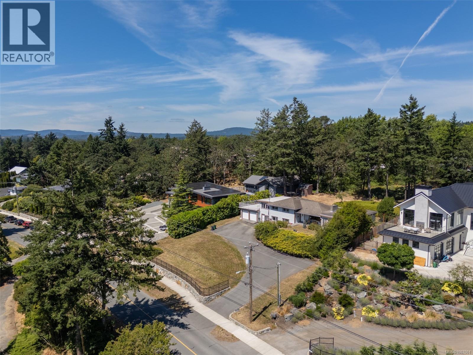 854 Royal Oak Ave, Saanich