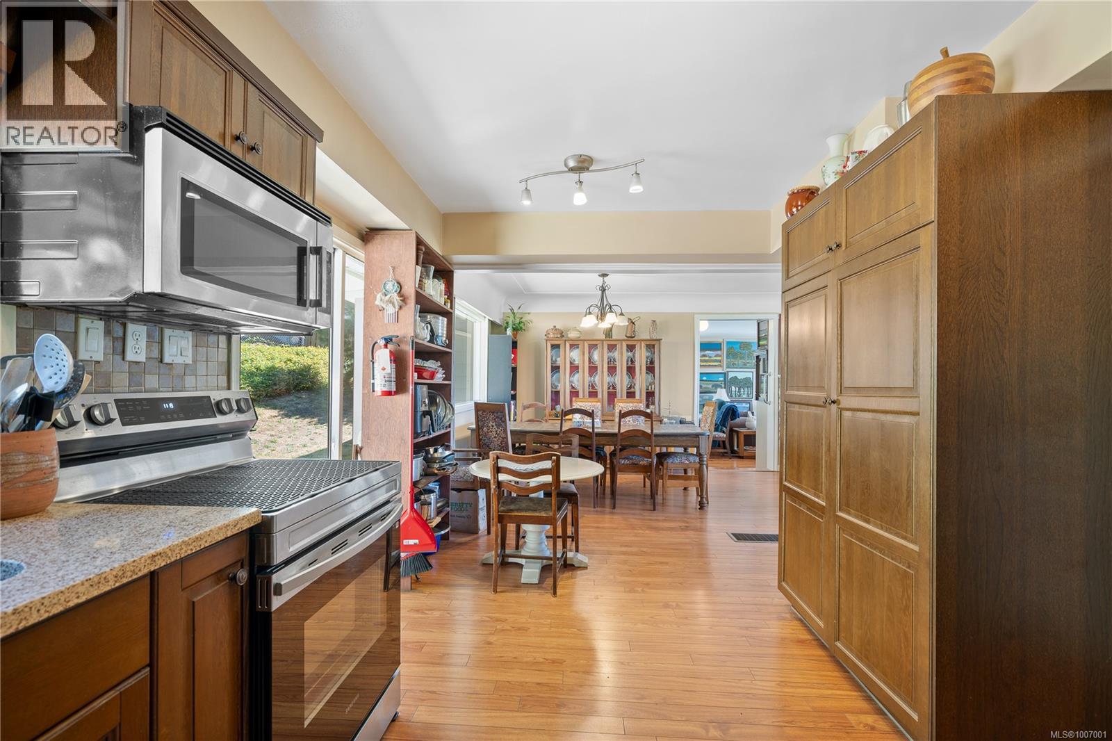 854 Royal Oak Ave, Saanich