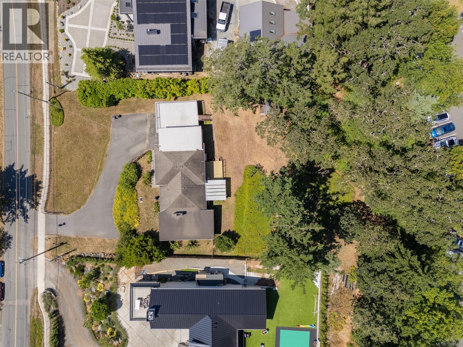 854 Royal Oak Ave, Saanich