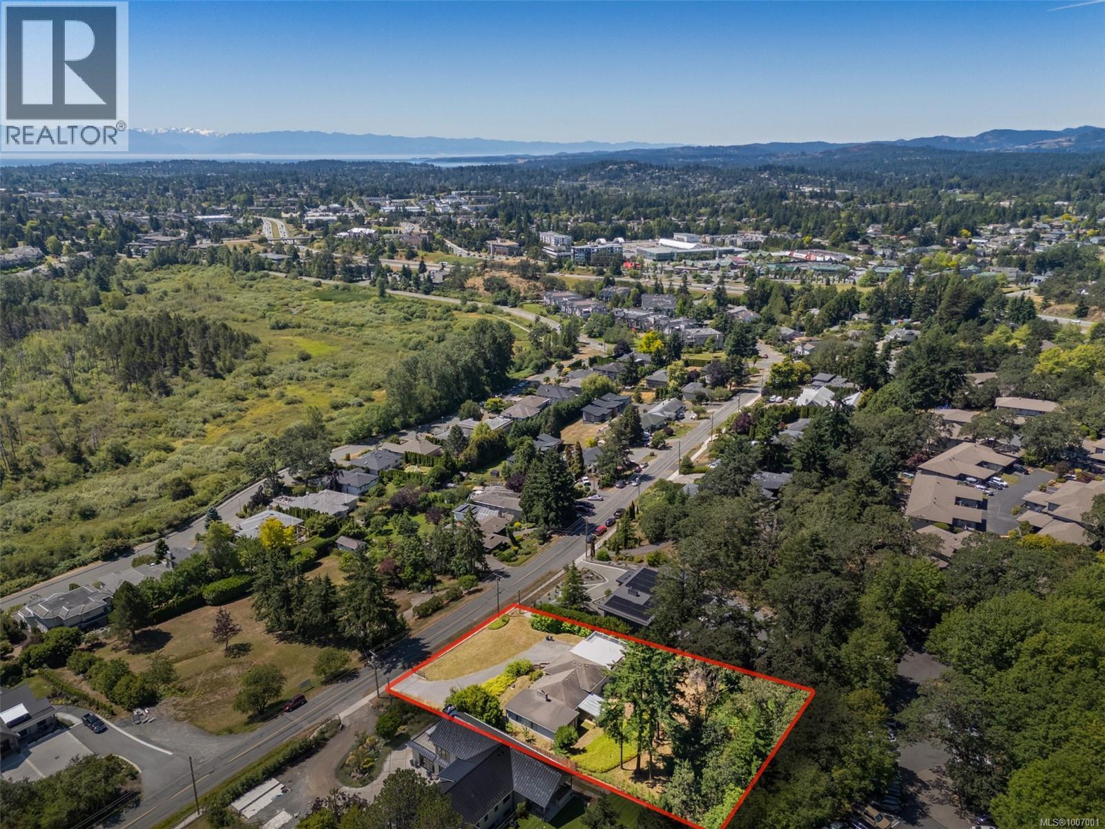 854 Royal Oak Ave, Saanich