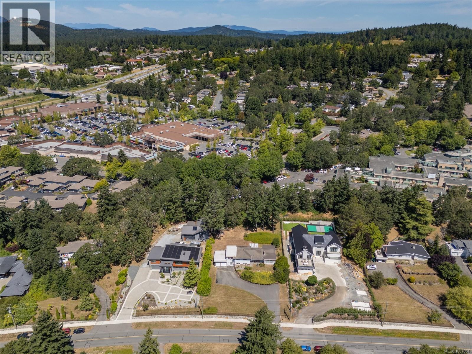 854 Royal Oak Ave, Saanich