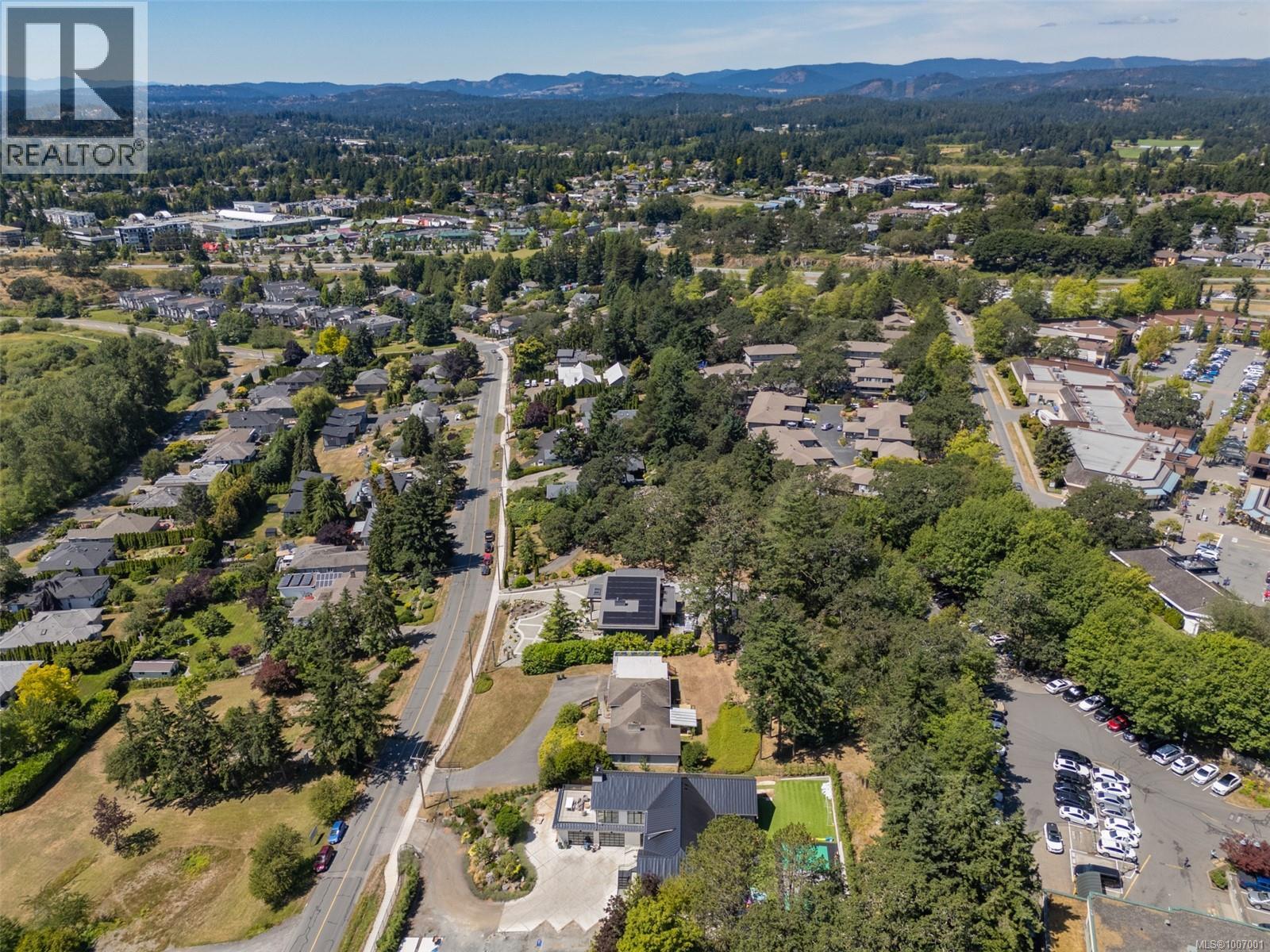 854 Royal Oak Ave, Saanich