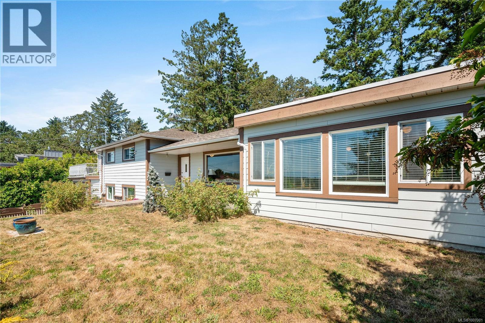 854 Royal Oak Ave, Saanich