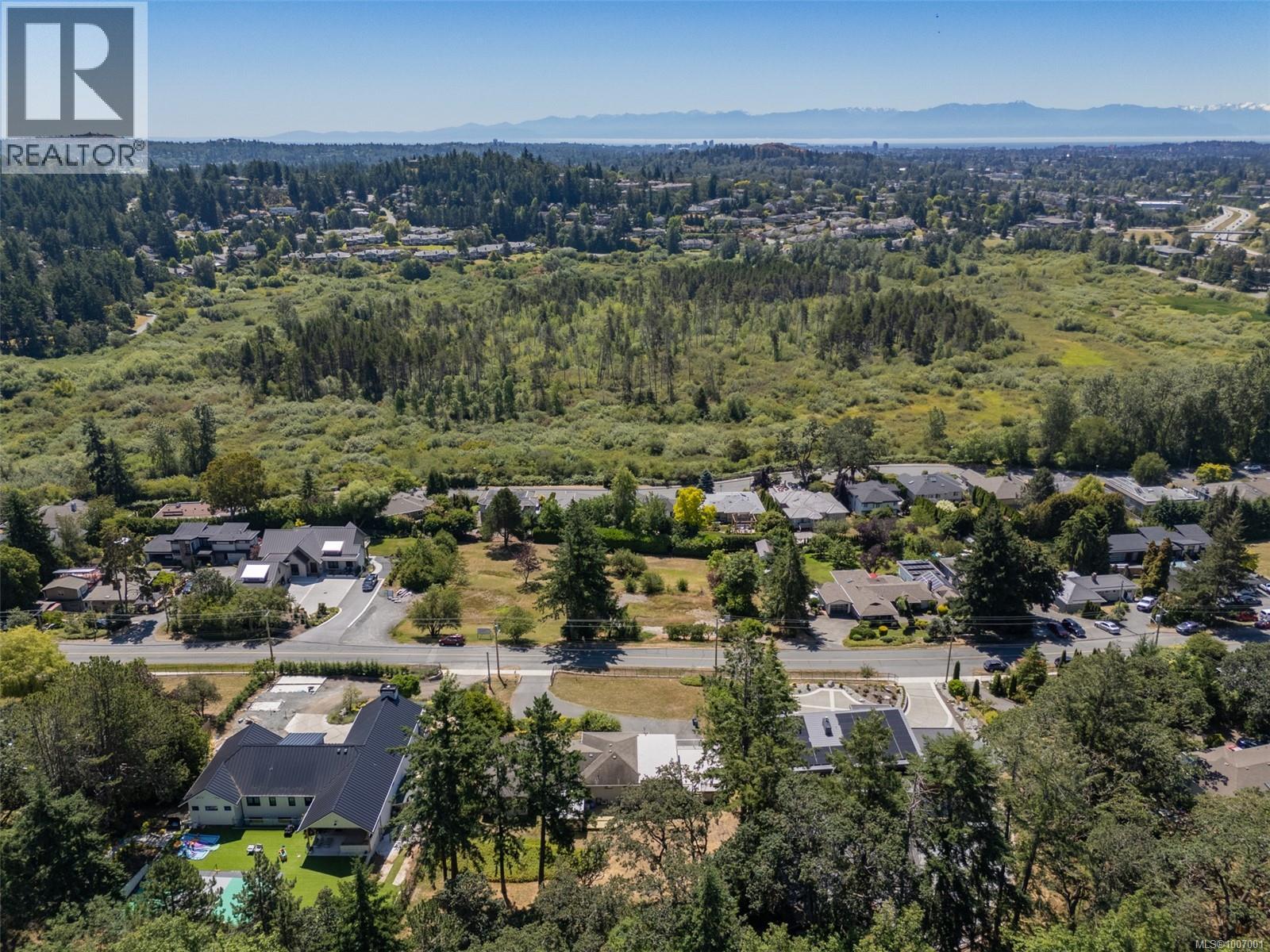854 Royal Oak Ave, Saanich