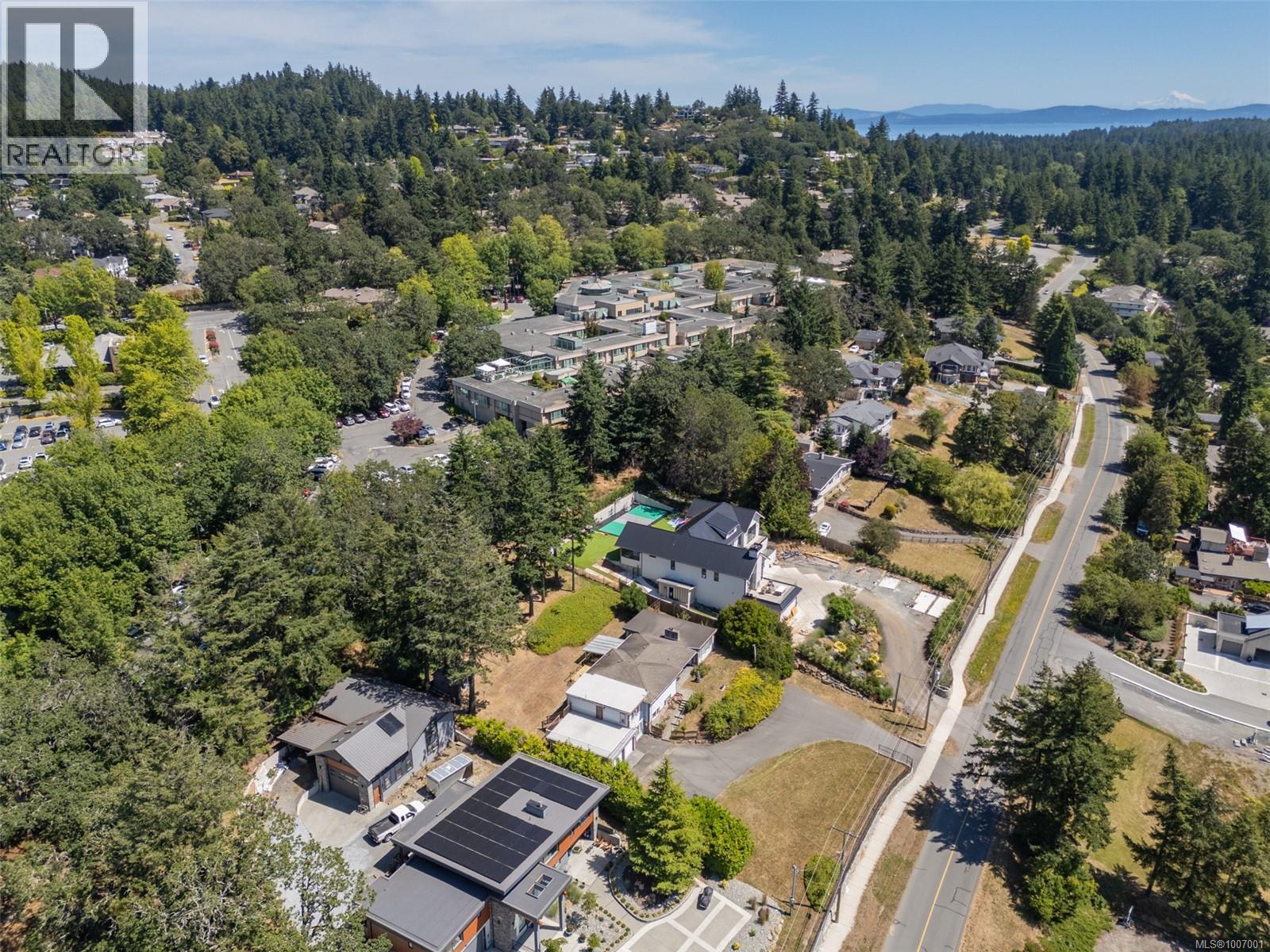 854 Royal Oak Ave, Saanich