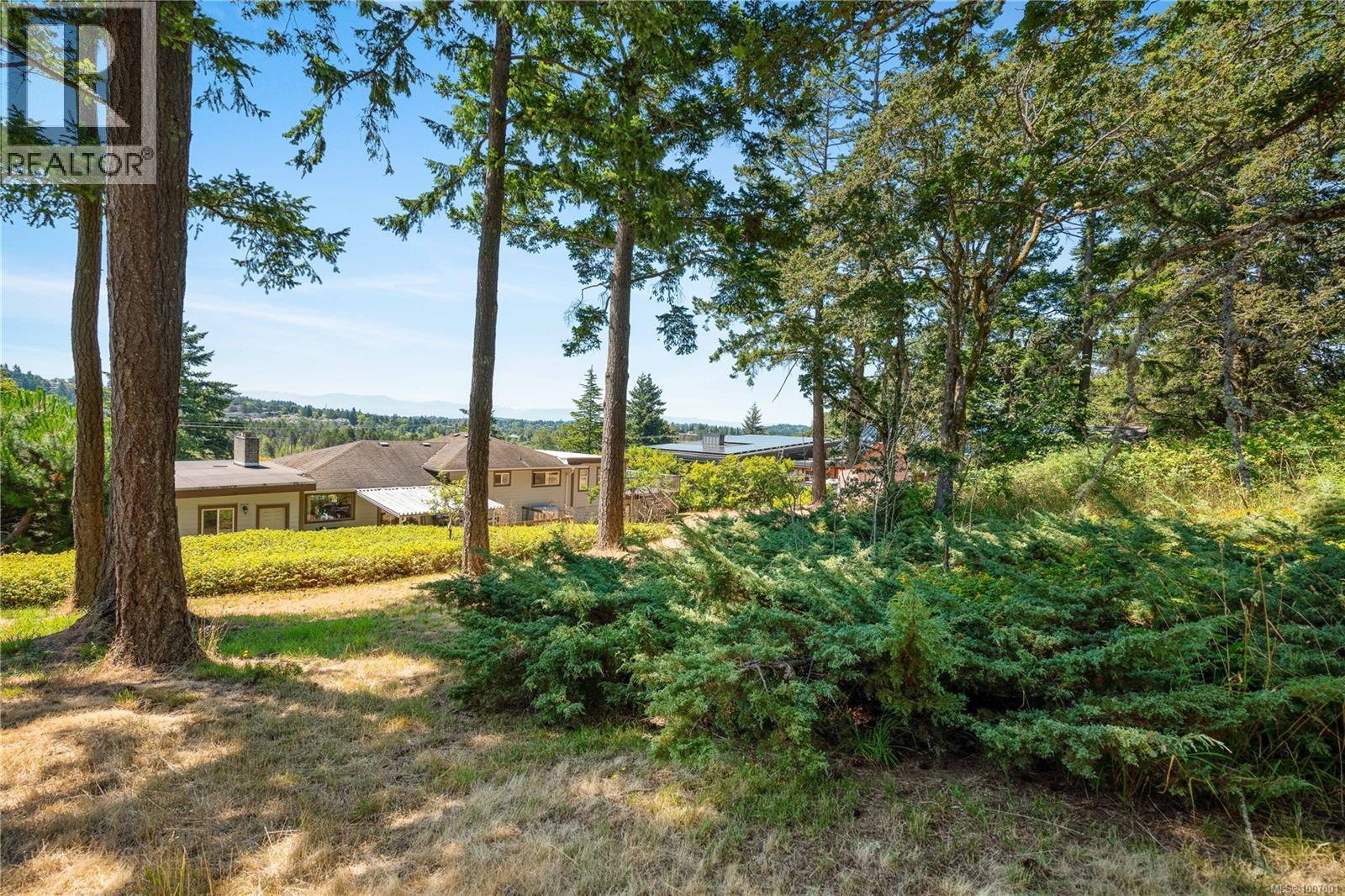 854 Royal Oak Ave, Saanich
