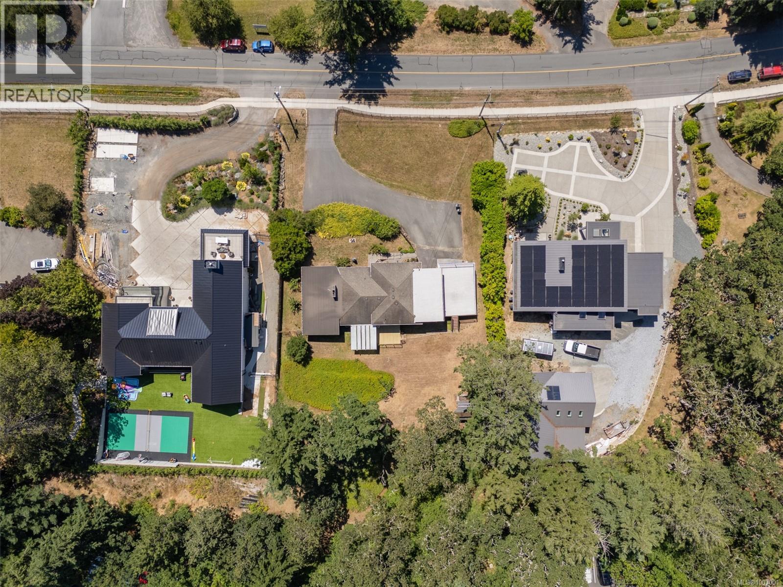 854 Royal Oak Ave, Saanich