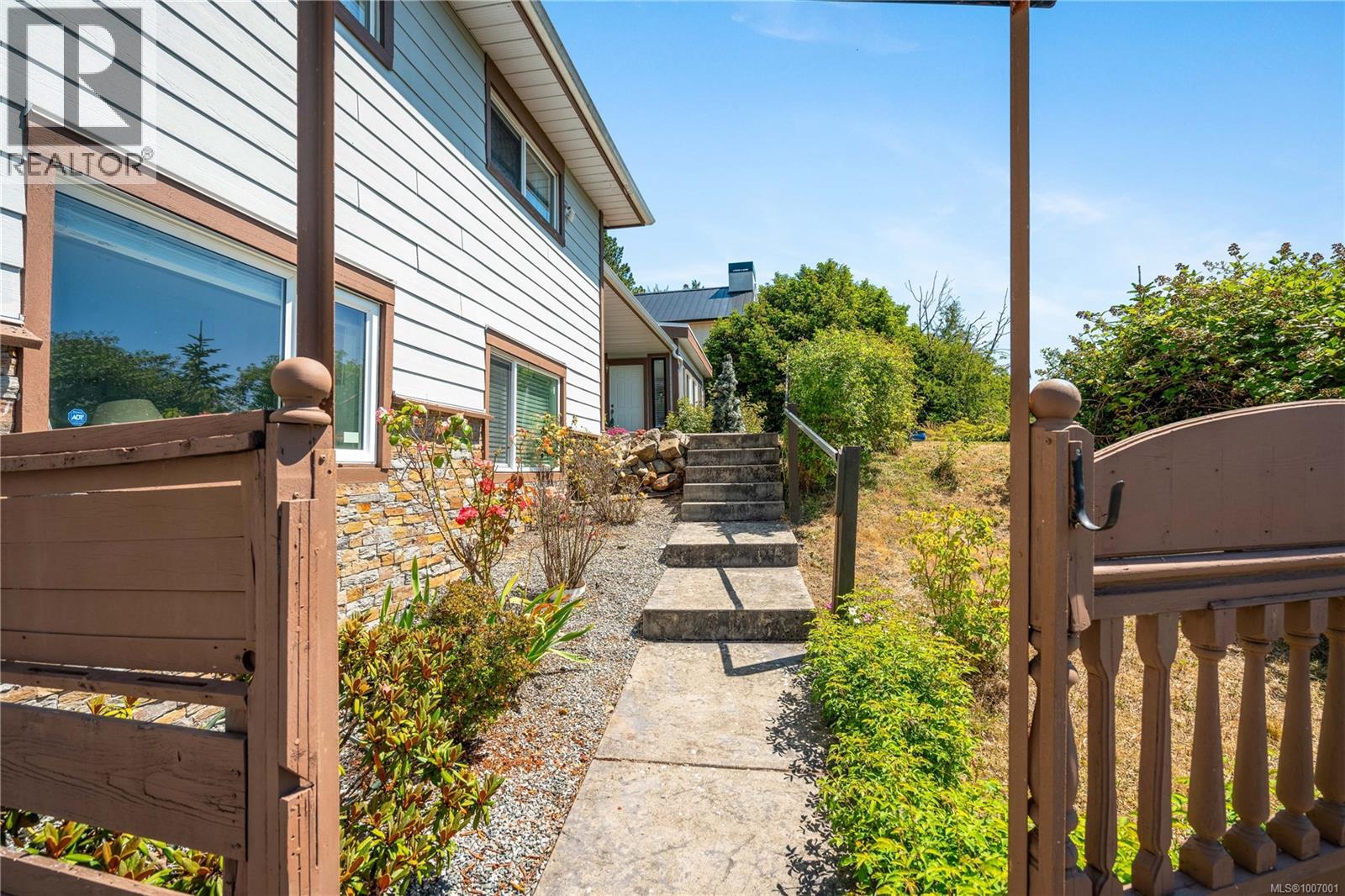854 Royal Oak Ave, Saanich