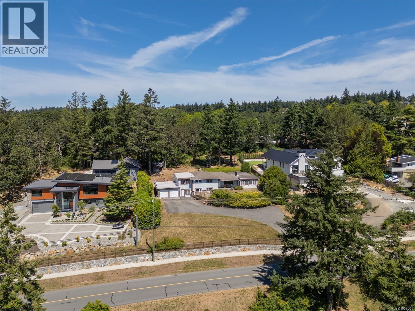 854 Royal Oak Ave, Saanich