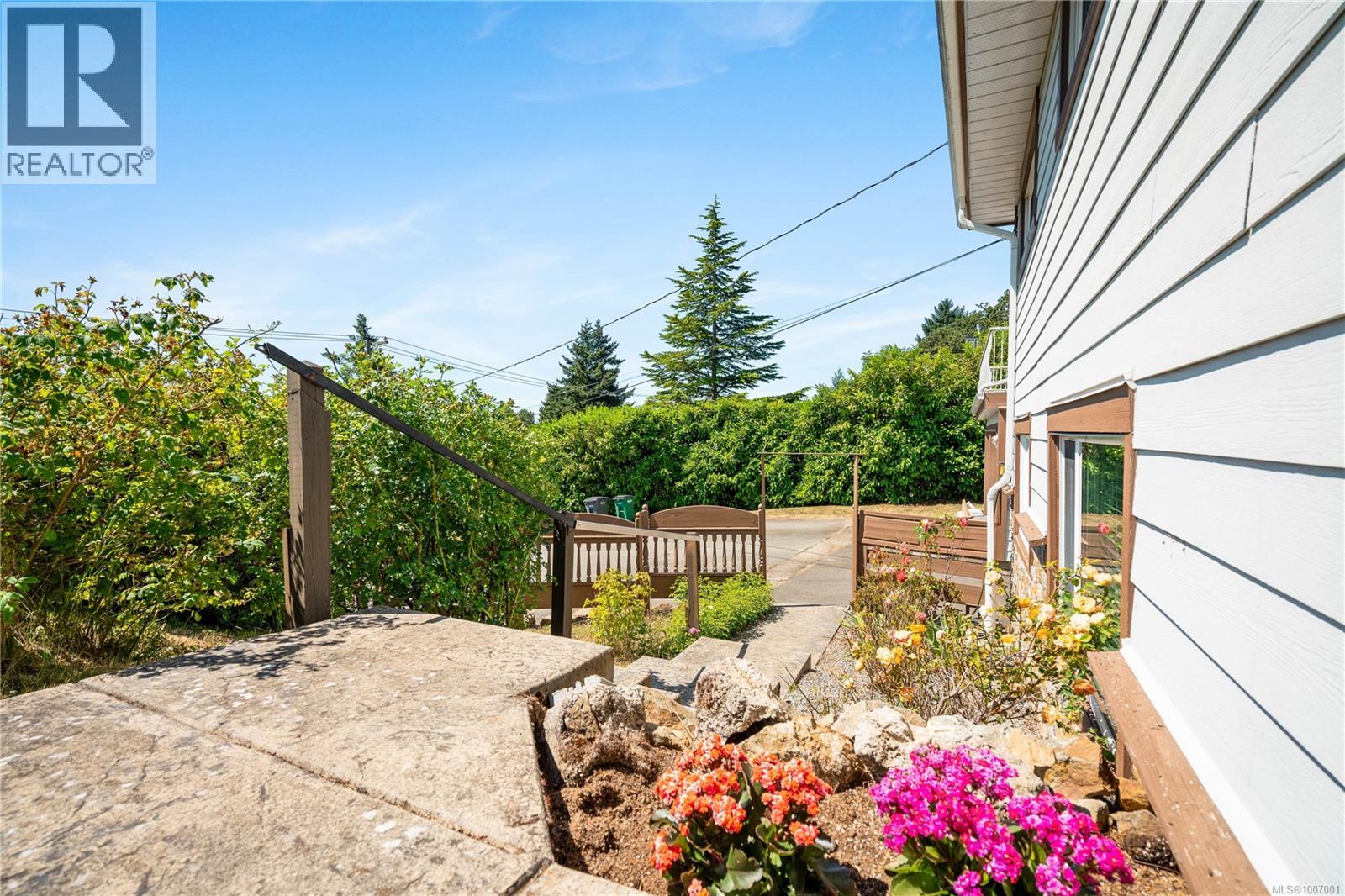 854 Royal Oak Ave, Saanich