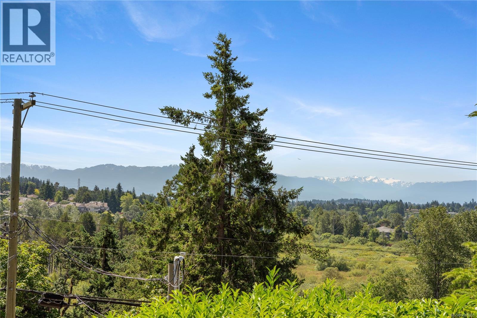 854 Royal Oak Ave, Saanich