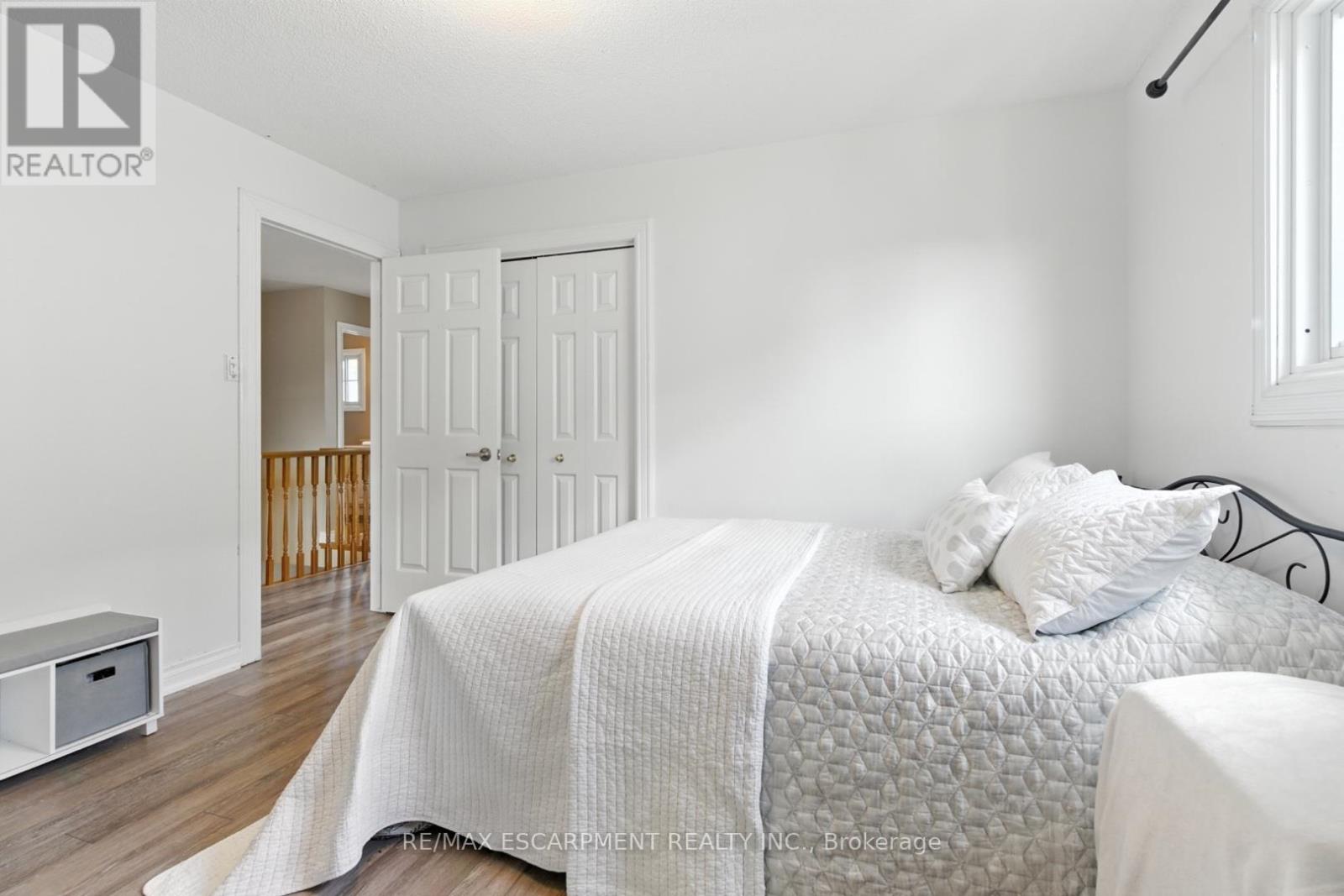 Photo 19 of 580 Deerhurst Drive, Burlington ON