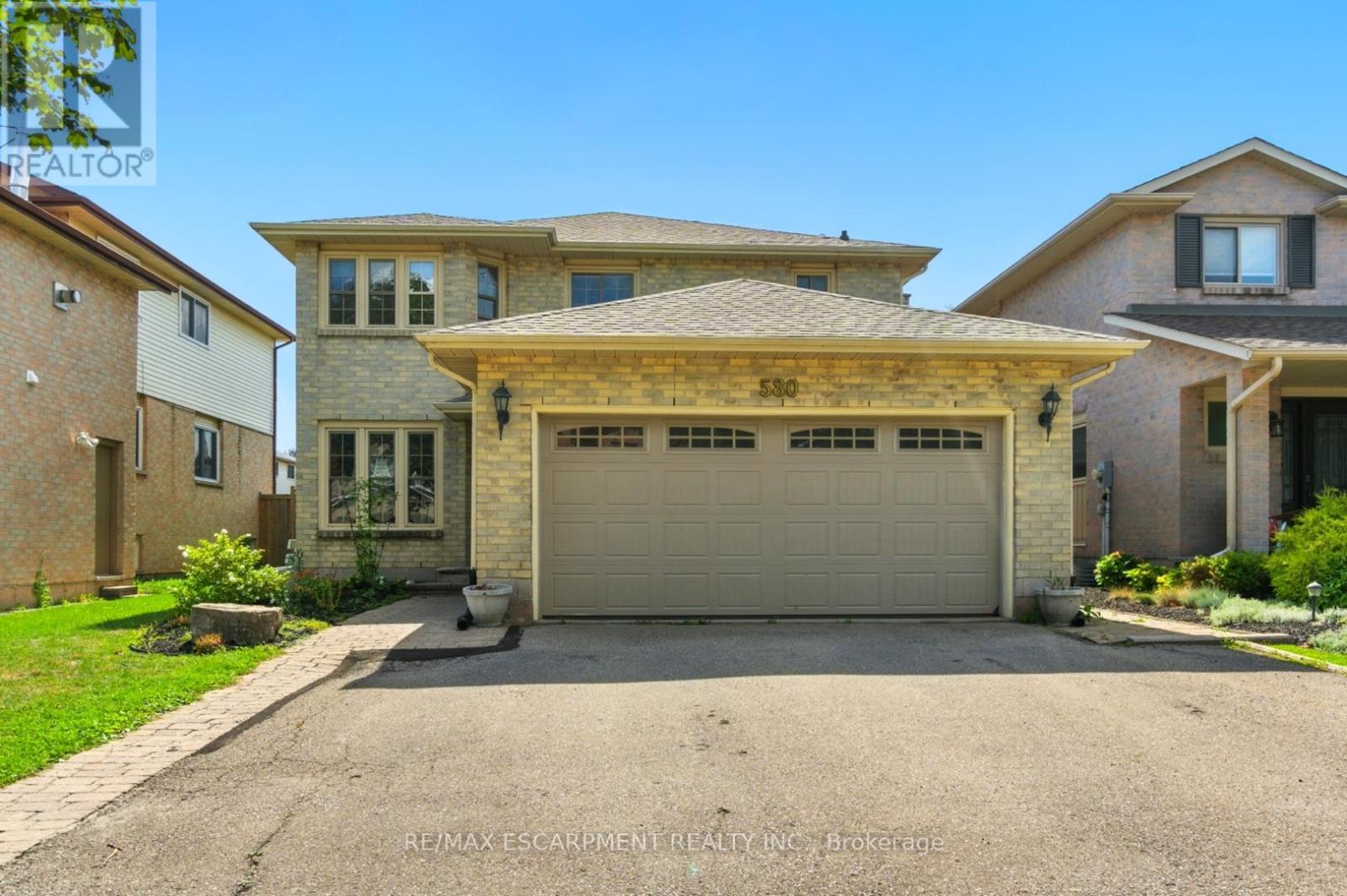 Photo 2 of 580 Deerhurst Drive, Burlington ON