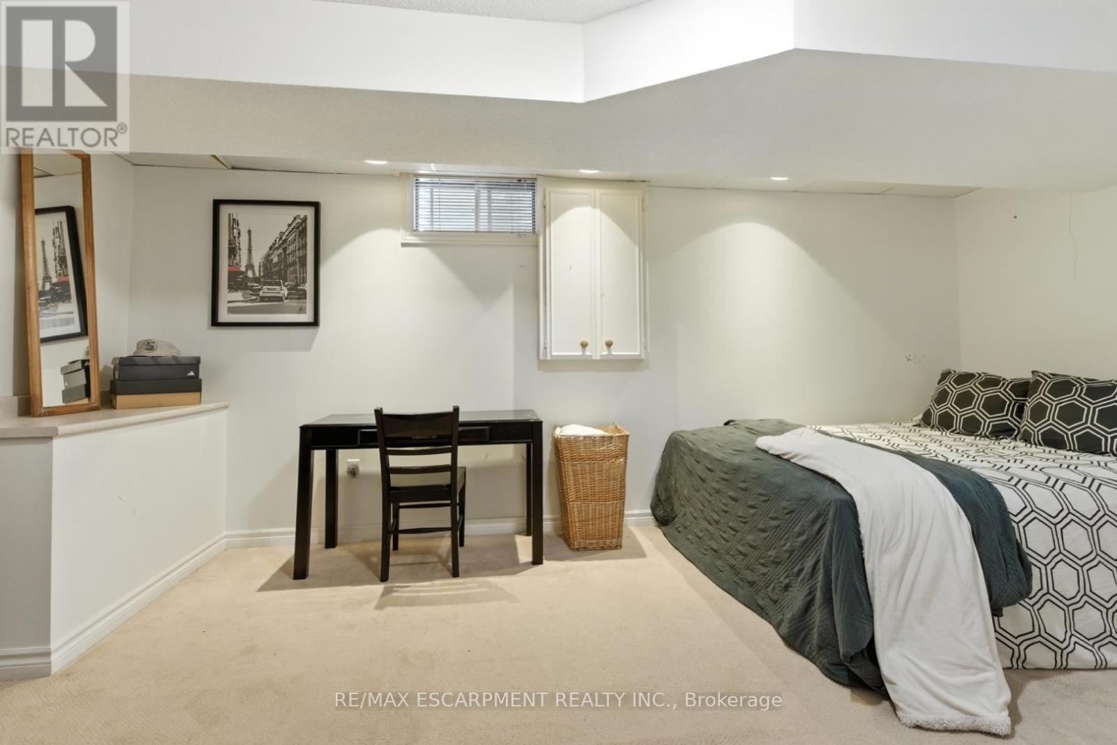 Photo 29 of 580 Deerhurst Drive, Burlington ON