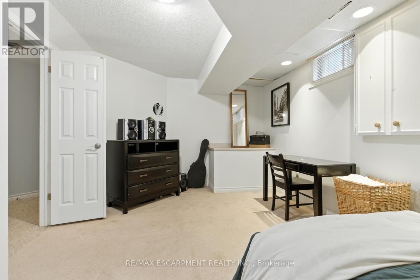 Photo 30 of 580 Deerhurst Drive, Burlington ON