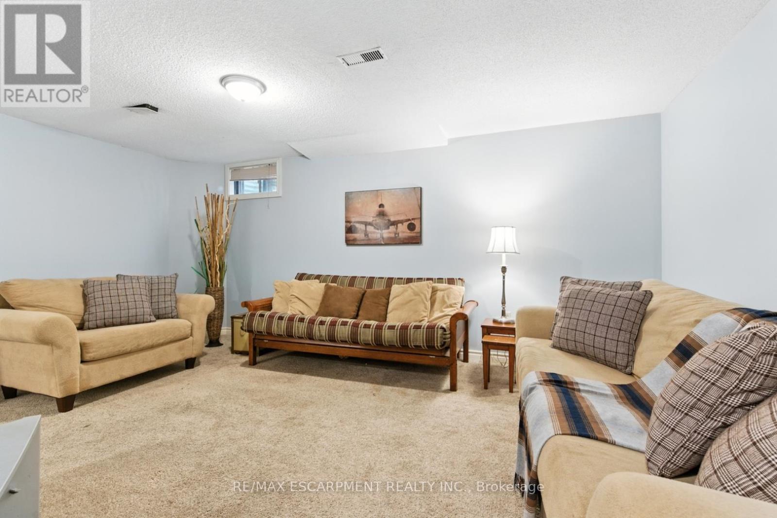 Photo 31 of 580 Deerhurst Drive, Burlington ON