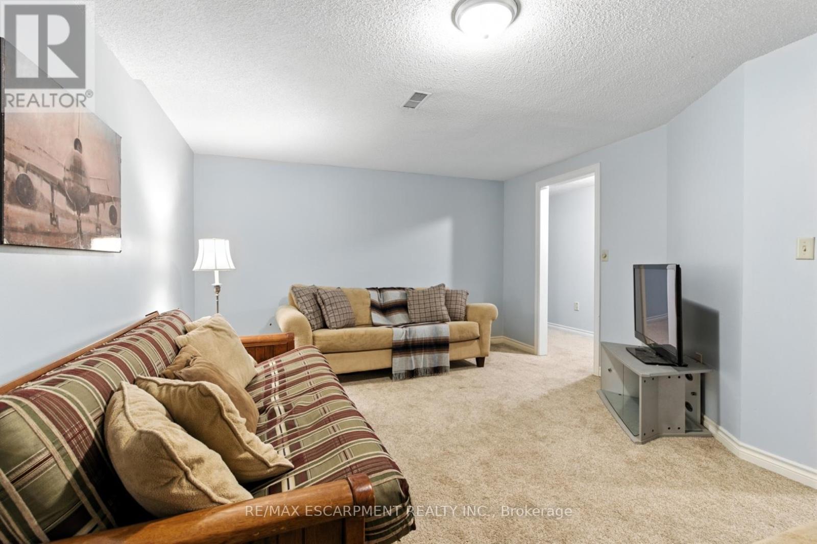 Photo 32 of 580 Deerhurst Drive, Burlington ON