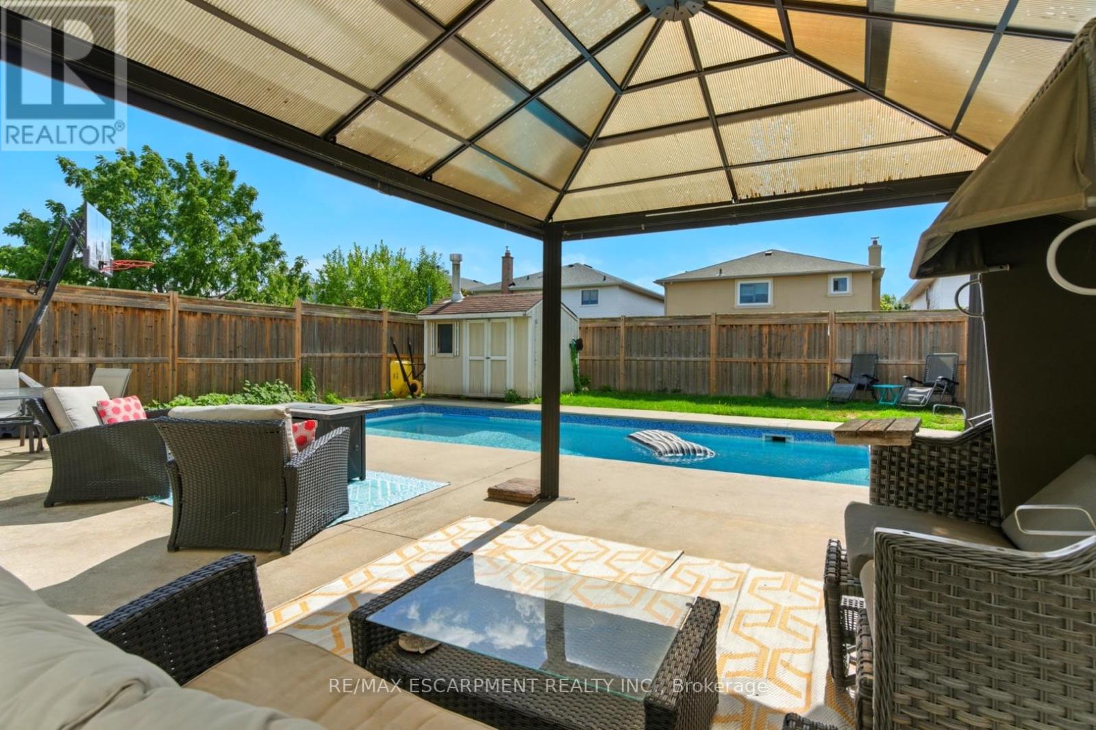 Photo 38 of 580 Deerhurst Drive, Burlington ON